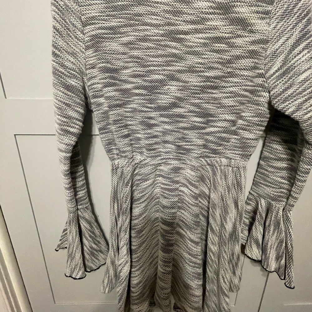 Chic Gray Women's Long Sleeve Sweater - Picture 3 of 7